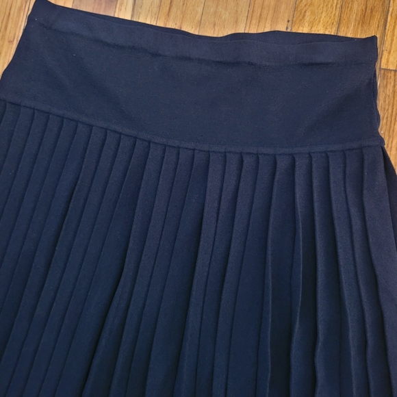 Jones New York Pleated Black Skirt Knee Length for women- 1X - Picture 2 of 7